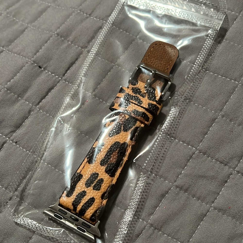 Apple Watch leopard strap - Picture 2 of 2